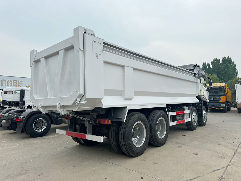 8x4HOWONX8x4 شاحنة قلابة